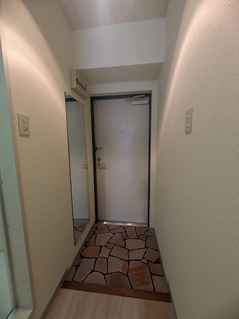 玄関　同物件別号室の写真です。