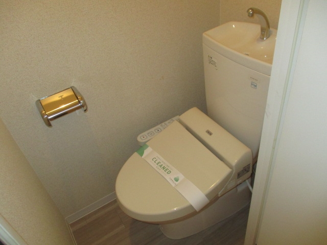 都営大江戸線 練馬駅 徒歩9分 4階建 築21年のトイレ写真