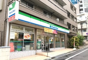 コンビニ　ファミリーマート 代々木三丁目店（コンビニ）まで167m