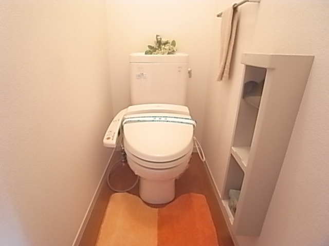トイレ　備品はつきません。
