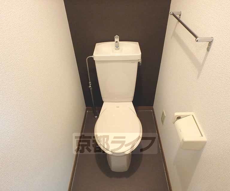 地下鉄烏丸線 北山駅 徒歩4分 3階建 築27年のトイレ写真