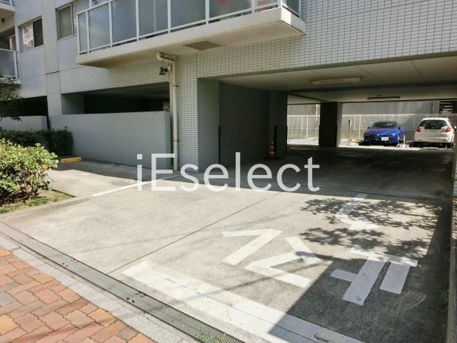 駐車場　敷地内に駐車場あります