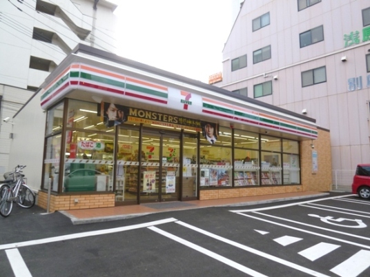 コンビニ　セブンイレブン（コンビニ）まで300m
