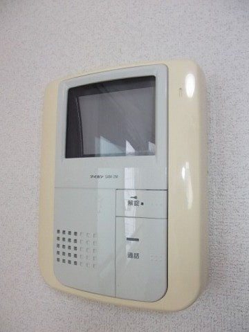 セキュリティ　来訪者が確認できる女性に安心の「TVモニターホン」
