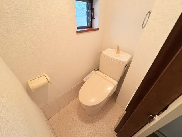 岩屋北町1丁目貸戸建のトイレ写真