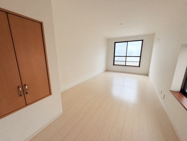 岩屋北町1丁目貸戸建の居間写真