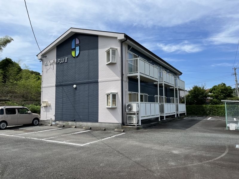 SurplusFUJI IIの外観写真