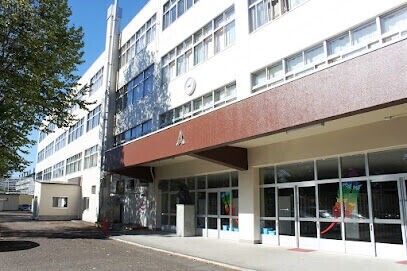 中学校　札幌市立東栄中学校（中学校）まで725m