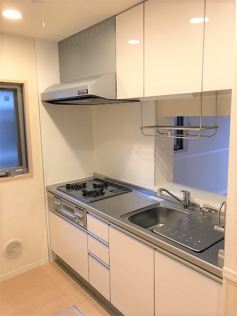 キッチン　写真は同建物の別部屋を参考に掲載しております。