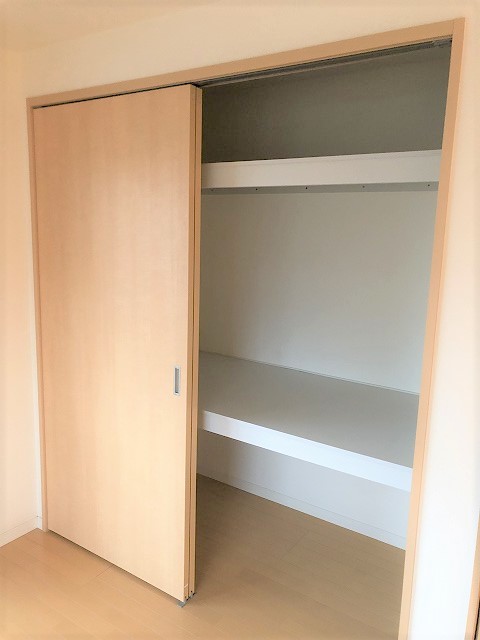 収納　写真は同建物の別部屋を参考に掲載しております。