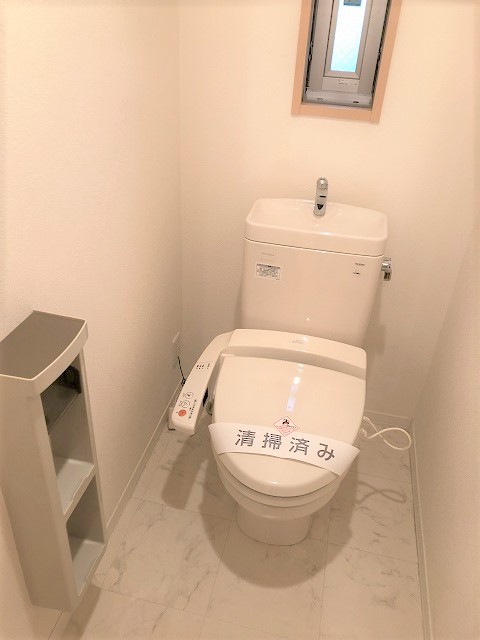 トイレ　写真は同建物の別部屋を参考に掲載しております。