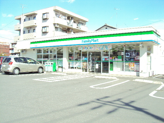 コンビニ　ファミリーマート坂戸南町店（コンビニ）まで1095m