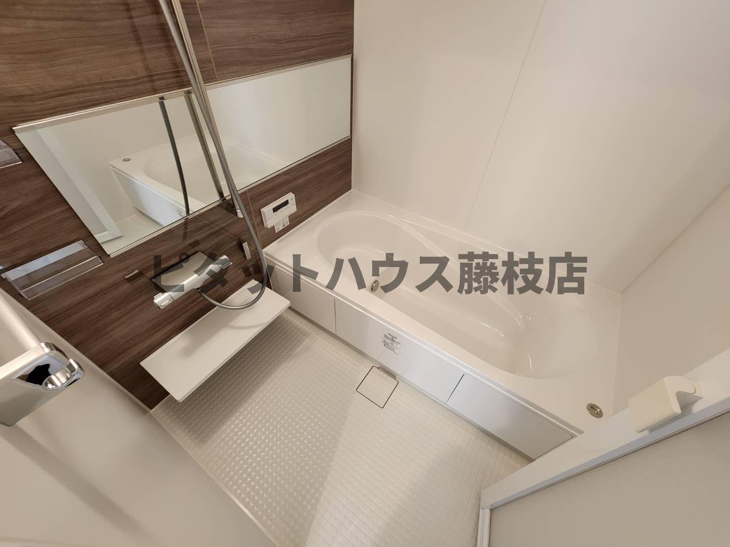 ＪＲ東海道本線 西焼津駅 徒歩10分 2階建 築4年の風呂写真