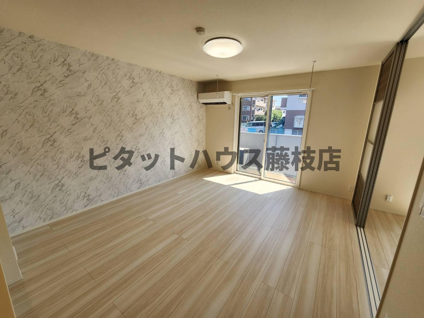 ＪＲ東海道本線 西焼津駅 徒歩10分 2階建 築4年の居間写真