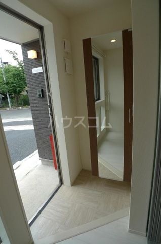 埼玉高速鉄道 新井宿駅 徒歩13分 2階建 築7年の玄関写真