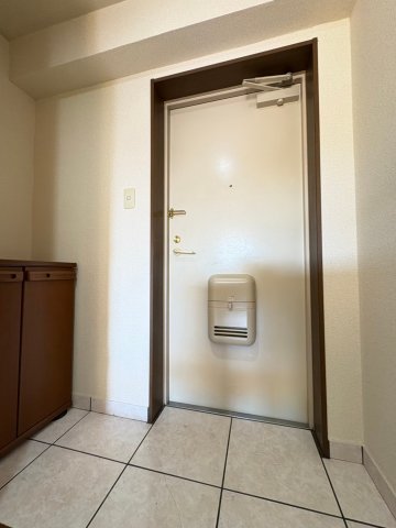 玄関　※退去前参考写真※