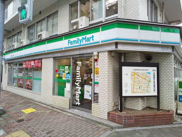 コンビニ　ファミリーマート浅草橋二丁目店（コンビニ）まで20m