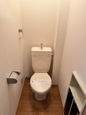 小田急線 柿生駅 徒歩5分 2階建 築24年のトイレ写真