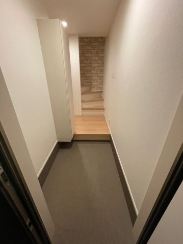 地下鉄東山線 中村公園駅 徒歩6分 2階建 築10年の玄関写真