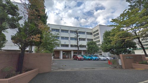 中学校　横浜市立青葉台中学校（中学校）まで566m