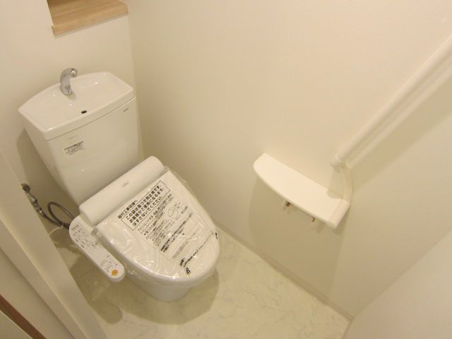 阪急宝塚線 三国駅 徒歩7分 6階建 築14年のトイレ写真