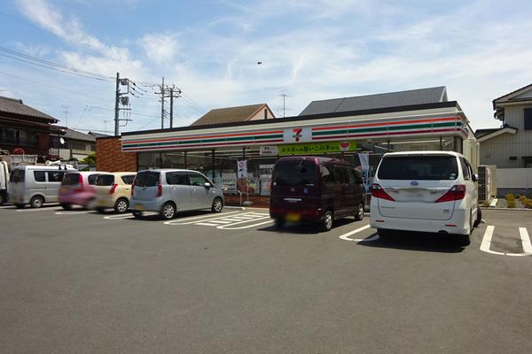 コンビニ　セブンイレブン久喜栗橋東1丁目店（コンビニ）まで717m