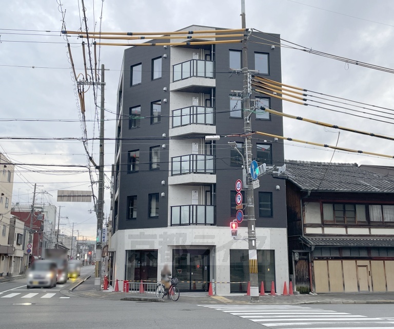 建物外観　・建築中