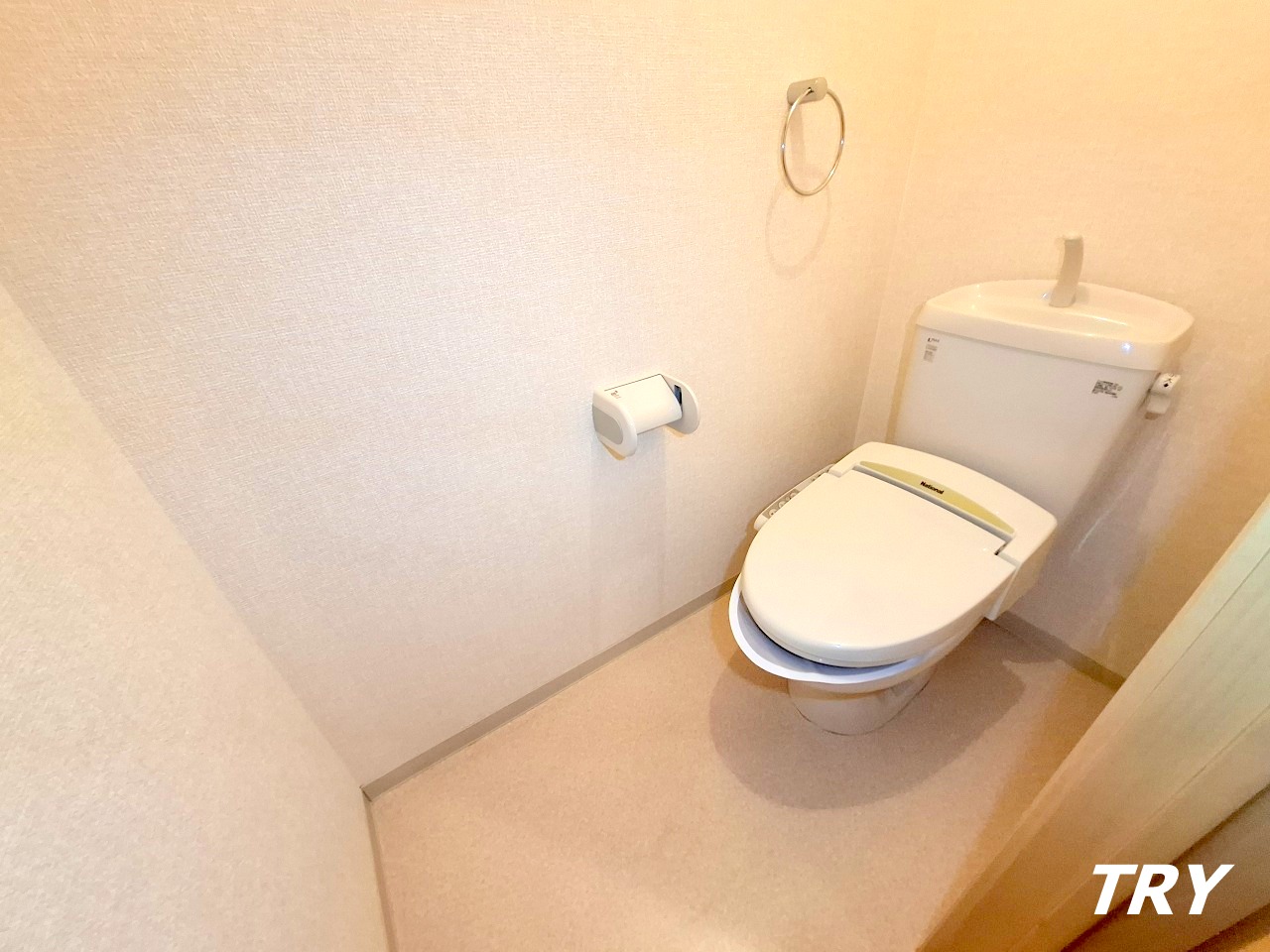 トイレ　温水洗浄便座付き