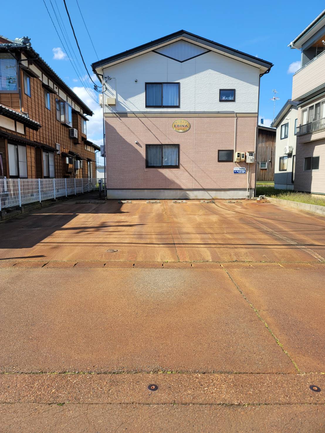 【サンライズ・エビナの駐車場】