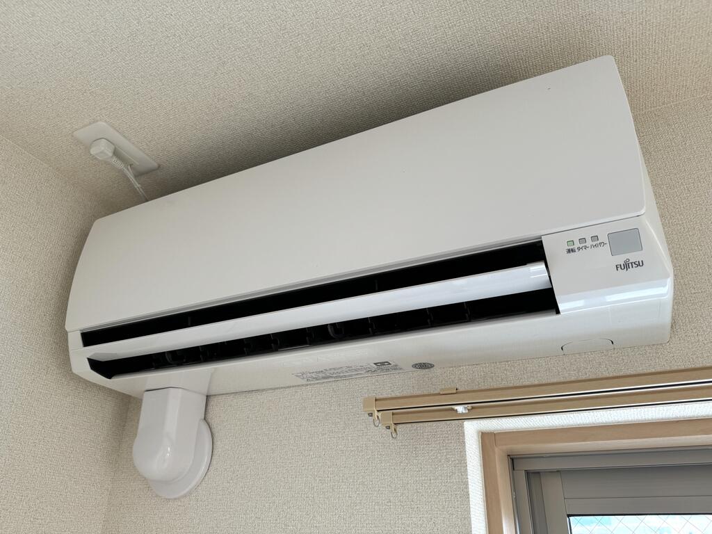その他設備　リビングに設備でエアコン1台設置済