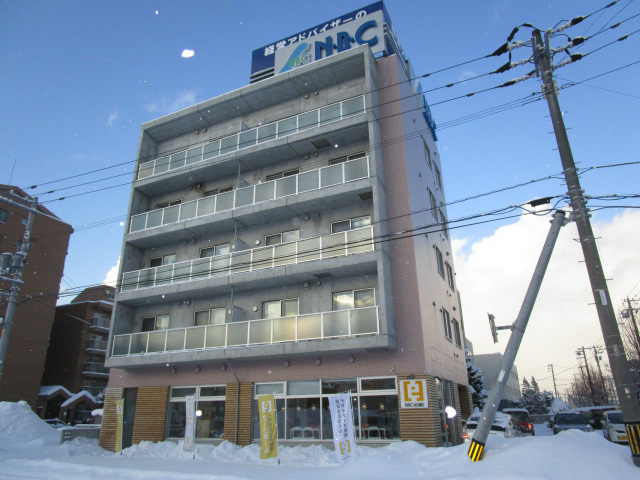 札幌市東区東苗穂四条のマンションの建物外観