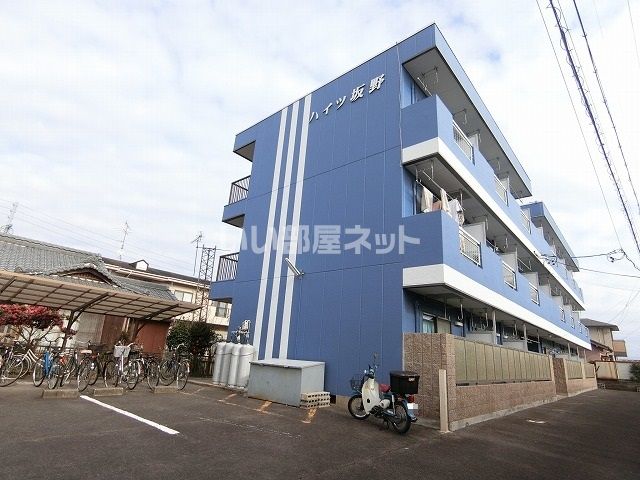 【津市栗真町屋町のアパートの建物外観】