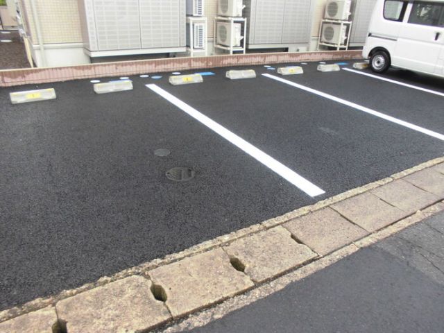 【福島市松山町のアパートの駐車場】