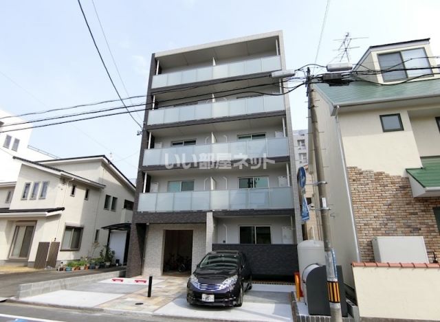 静岡市葵区新通のマンションの建物外観