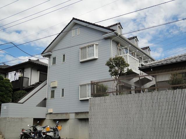 川崎市麻生区栗木台のアパートの建物外観