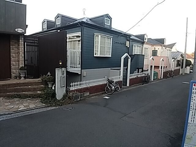 横浜市中区本牧満坂のアパートの建物外観