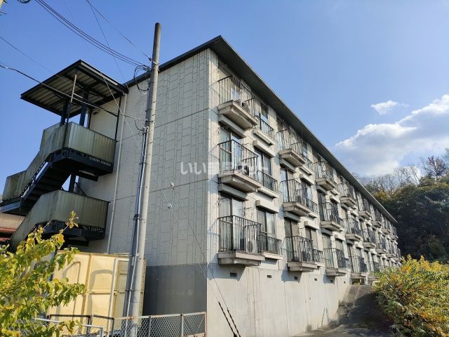 リバーサイドマンションの建物外観