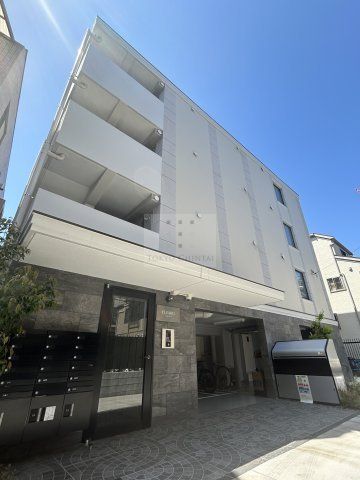 新宿区弁天町のマンションの建物外観