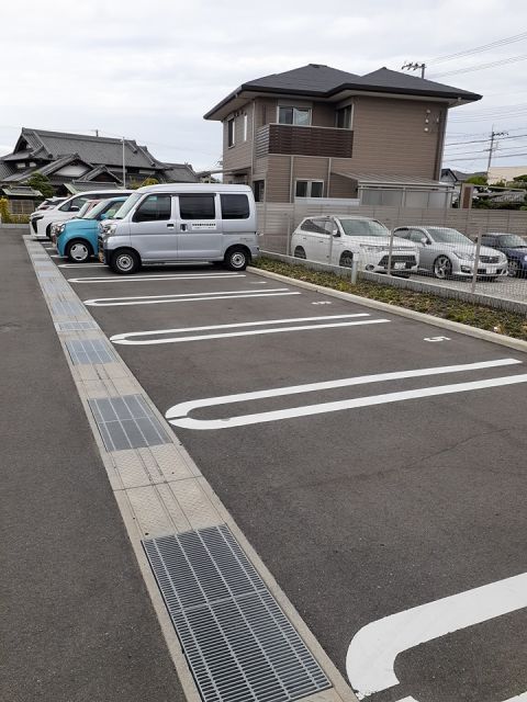 【泉佐野市日根野のアパートの駐車場】