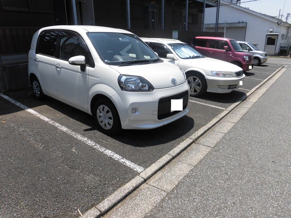 【ケイエムハイツＡ棟の駐車場】