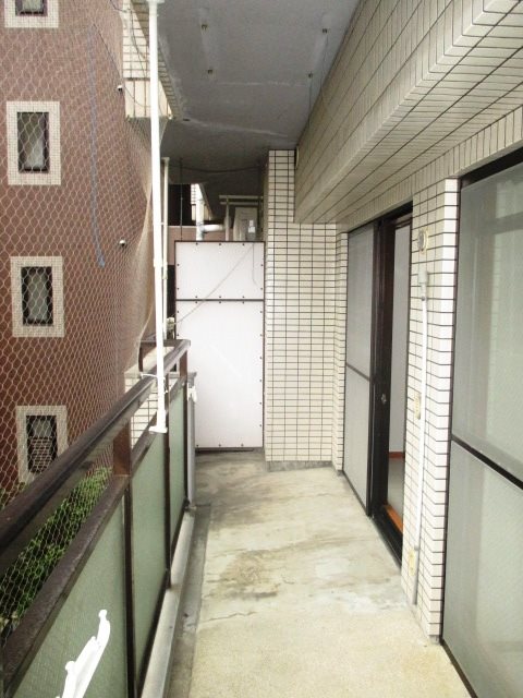 【尼崎市杭瀬本町のマンションのバルコニー】