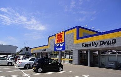 【新潟市南区白根四ツ興野のアパートのドラックストア】