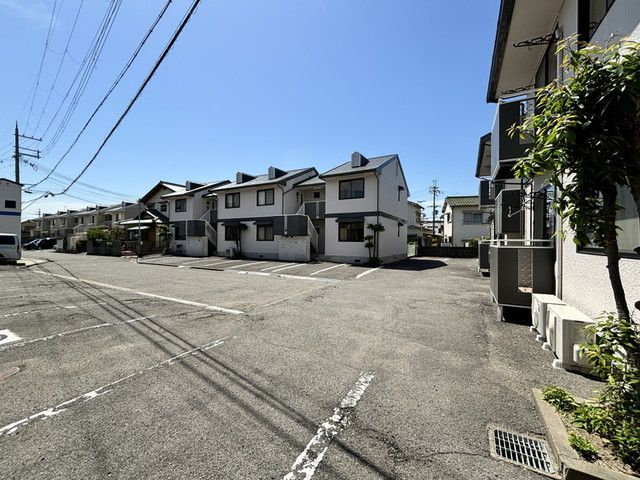 【和歌山市野崎のアパートの駐車場】