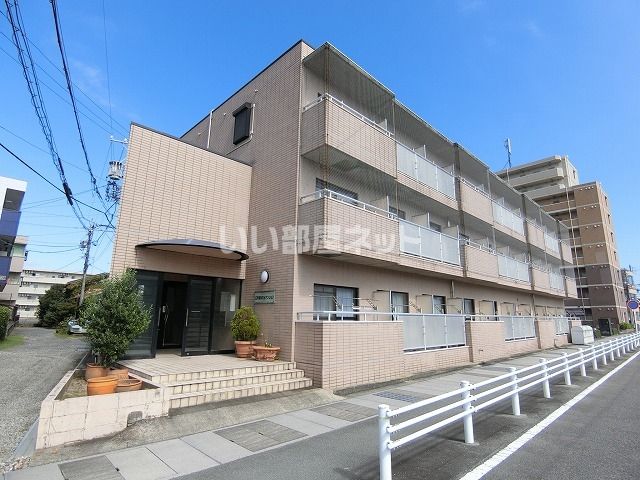 【江戸橋利平治マンションの建物外観】