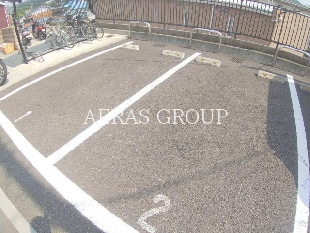 【レオネクストからんの駐車場】