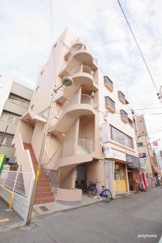 大阪市淀川区塚本のマンションの建物外観