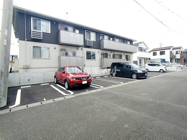 【静岡市駿河区高松のアパートの駐車場】