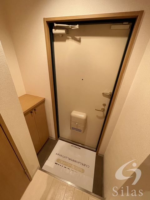 【大阪市西成区岸里のマンションの玄関】