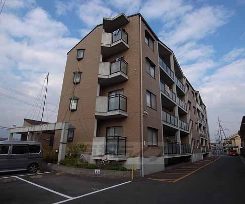 京都市伏見区羽束師菱川町のマンションの建物外観