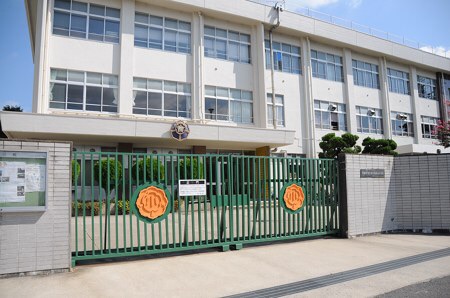 【エルデ桃山の小学校】